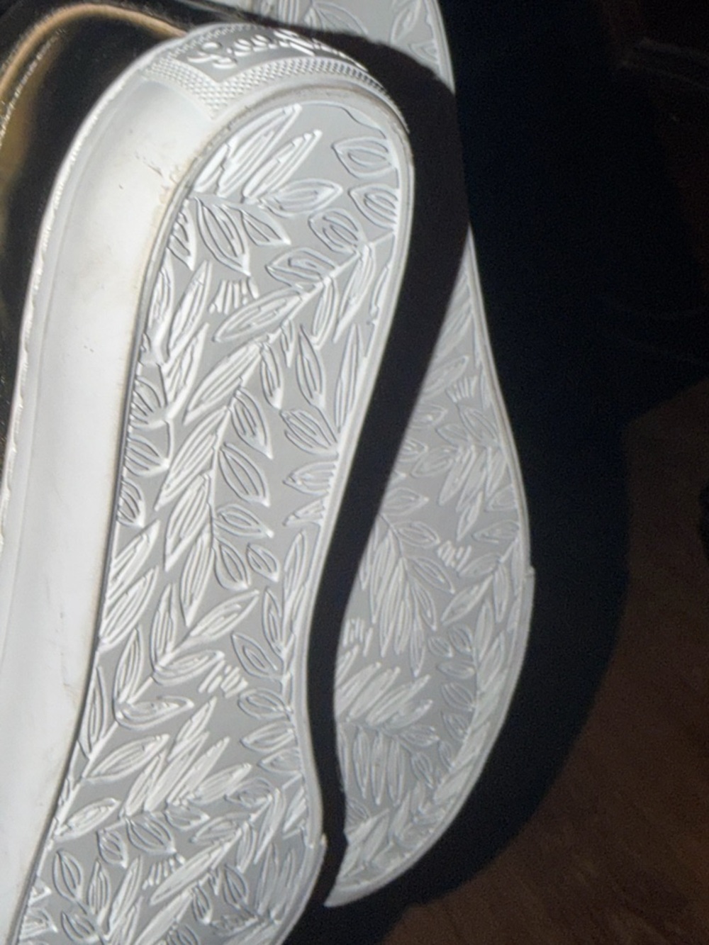 Lilly Pulitzer metallic Gold Lace-Up Women’s Sneakers size 9 - Picture 8 of 8